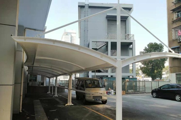 2022年新款雙開(kāi)膜結(jié)構(gòu)停車(chē)棚